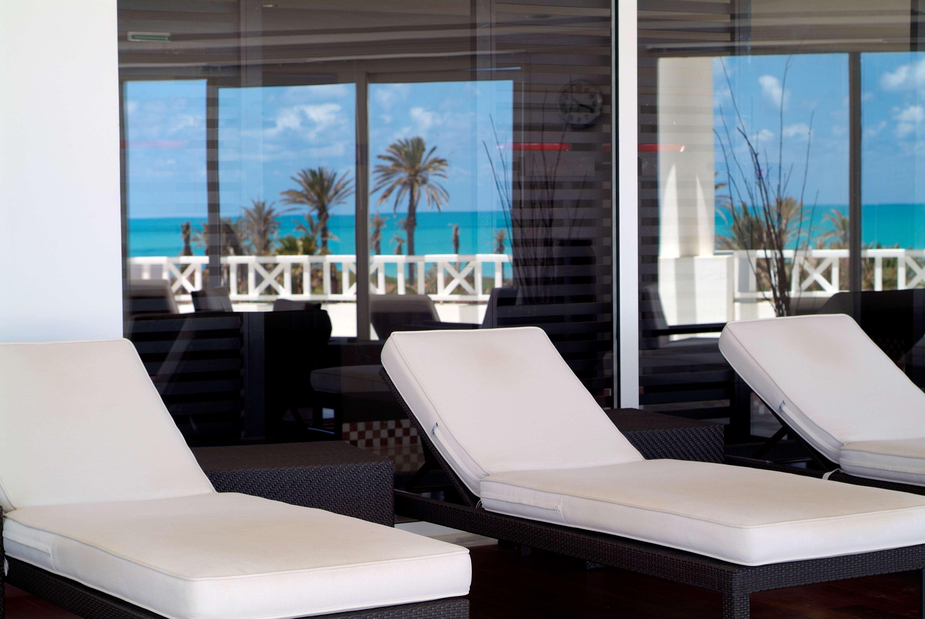 Radisson Blu Palace Resort & Thalasso, Djerba Mezraia Ngoại thất bức ảnh The interior of the lounge