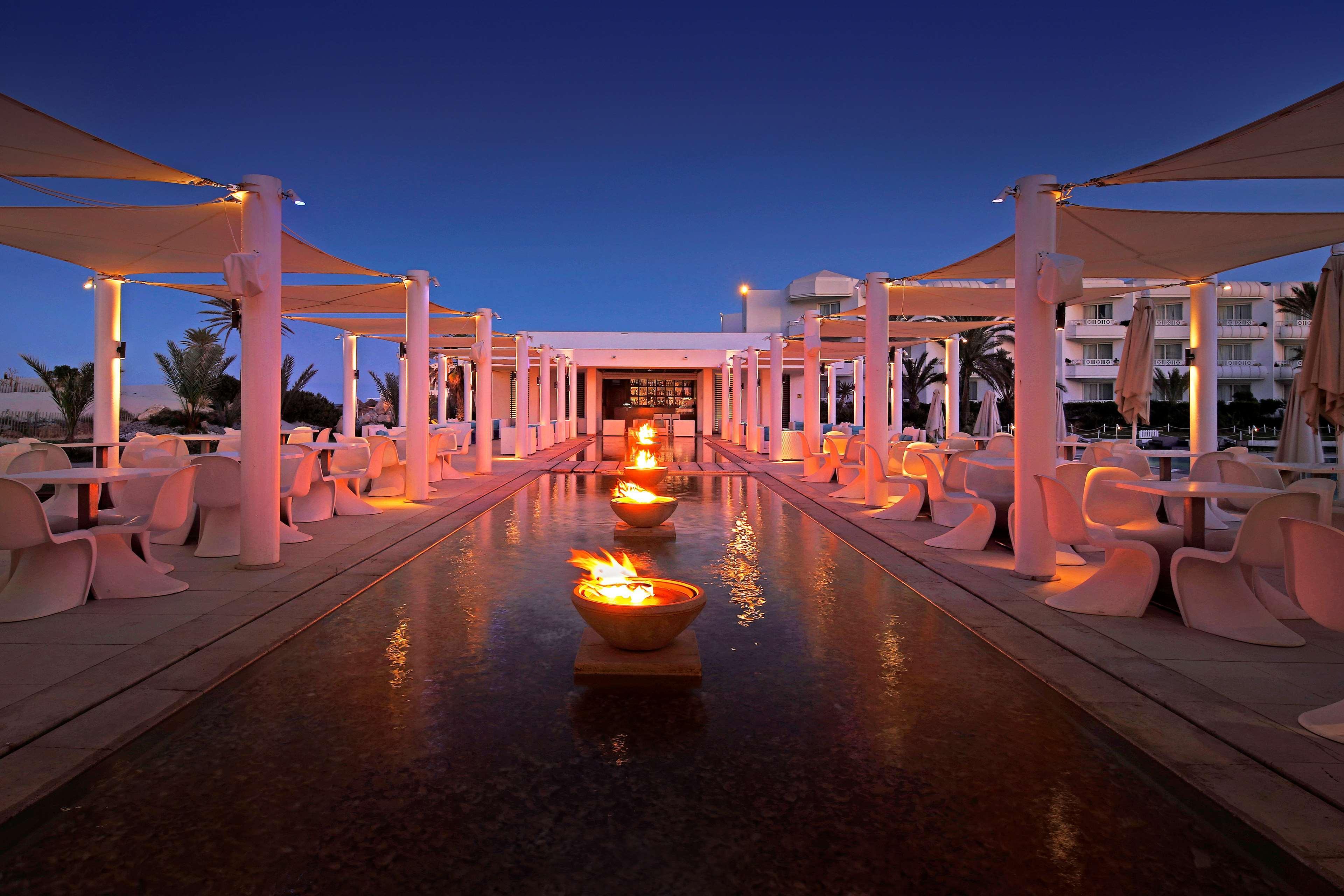 Radisson Blu Palace Resort & Thalasso, Djerba Mezraia Ngoại thất bức ảnh The resort's main restaurant