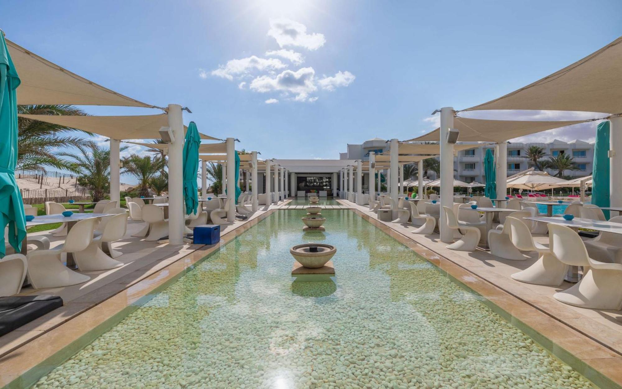 Radisson Blu Palace Resort & Thalasso, Djerba Mezraia Ngoại thất bức ảnh The resort's main pool